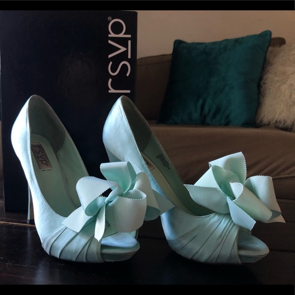 RSVP mint green satin heels - Picture 1 of 7